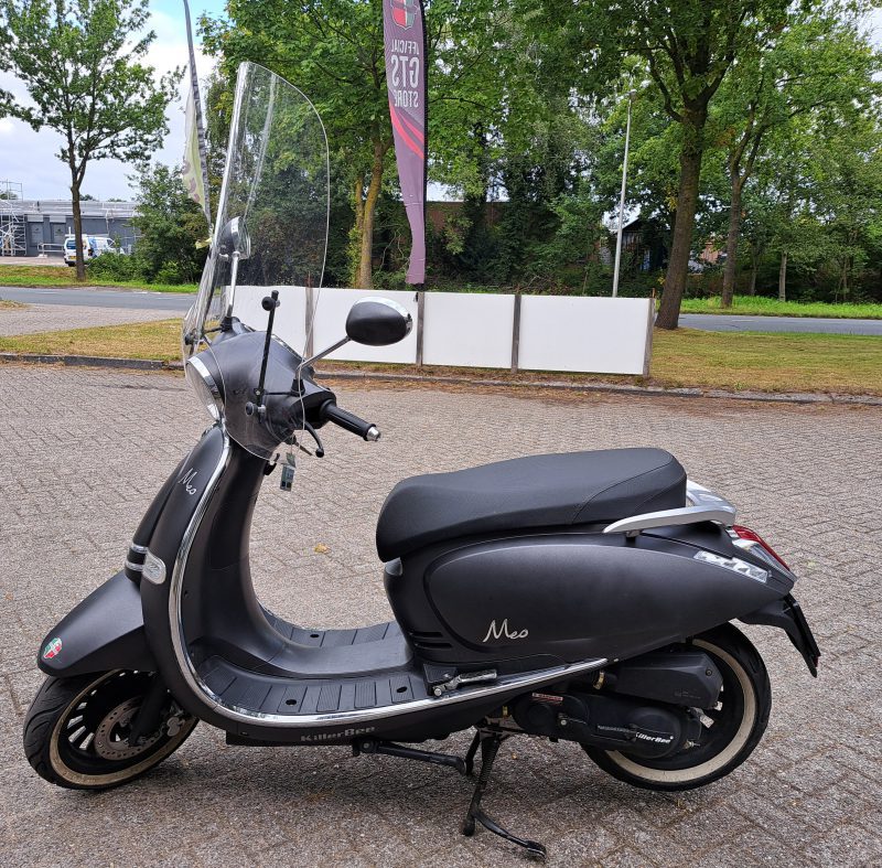Killerbee Meo mat zwarte bromscooter