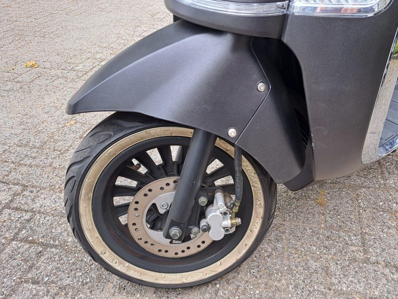 Killerbee Meo mat zwarte bromscooter - Afbeelding 3