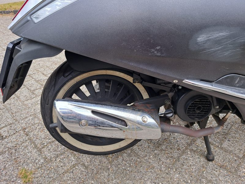 Killerbee Meo mat zwarte bromscooter - Afbeelding 5
