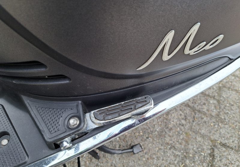 Killerbee Meo mat zwarte bromscooter - Afbeelding 6