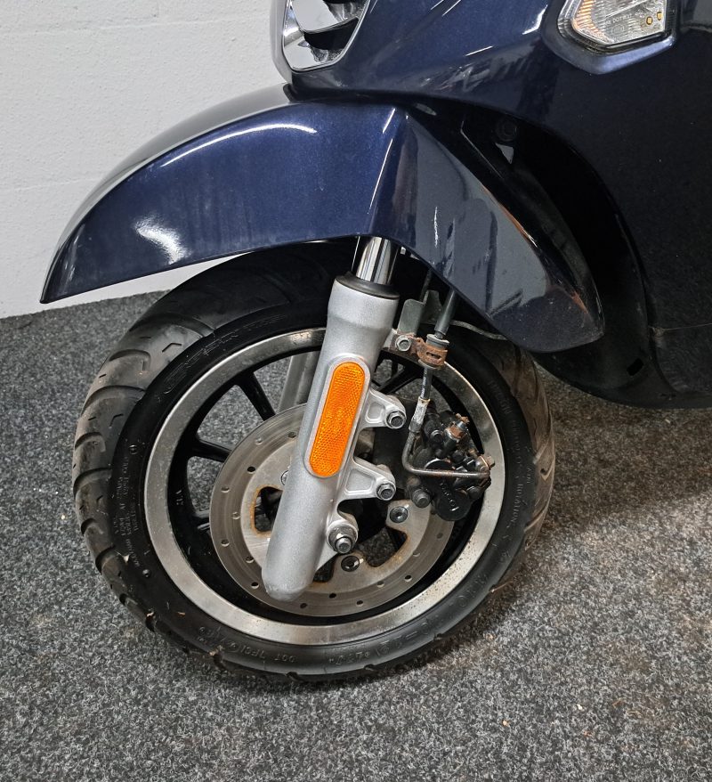 Blauwe Kymco Like bromscooter - Afbeelding 2