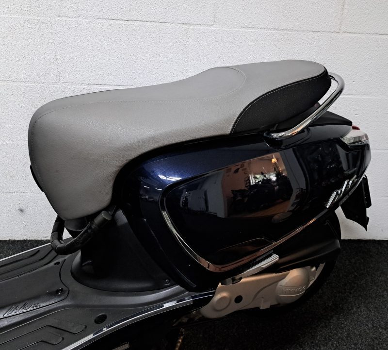 Blauwe Kymco Like bromscooter - Afbeelding 3
