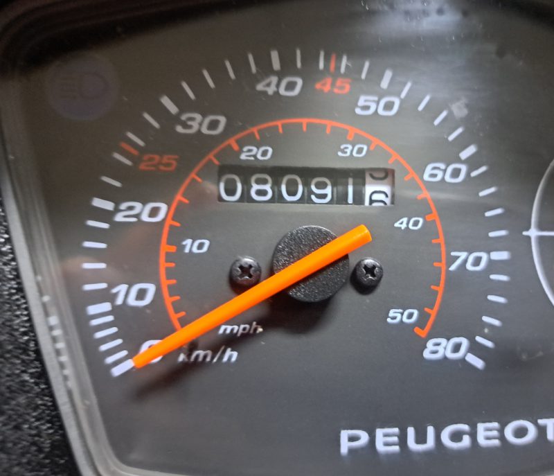 Mat zwarte Peugeot Kisbee bromscooter - Afbeelding 6