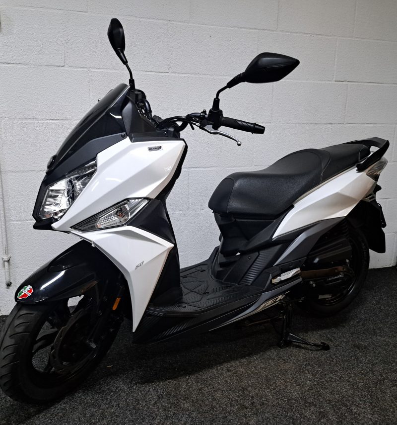 Sym Jet 14 witte bromscooter