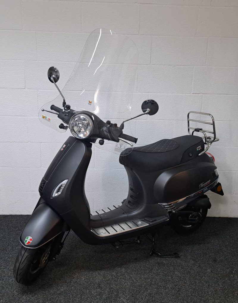 Mat antraciet kleurige GTS Toscana Dynamic bromscooter