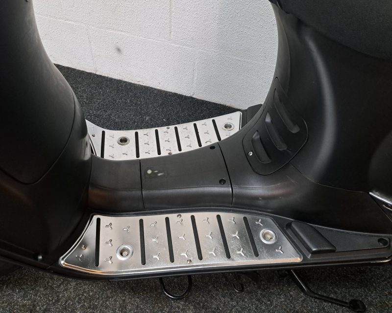 Mat antraciet kleurige GTS Toscana Dynamic bromscooter - Afbeelding 8
