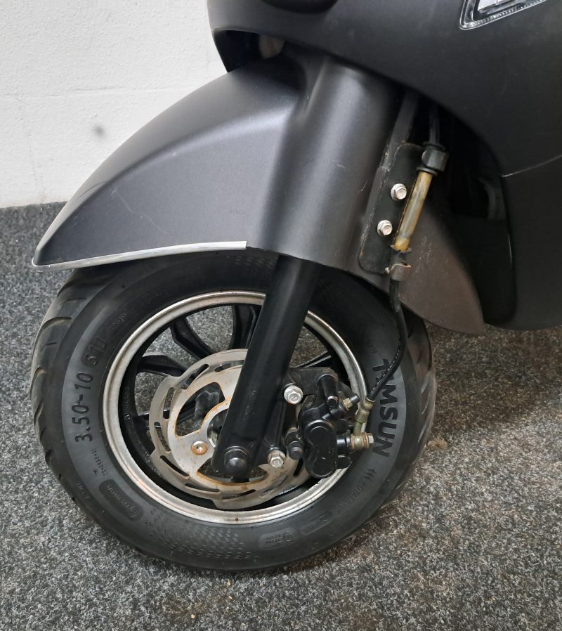 Mat antraciet kleurige GTS Toscana Dynamic bromscooter - Afbeelding 7
