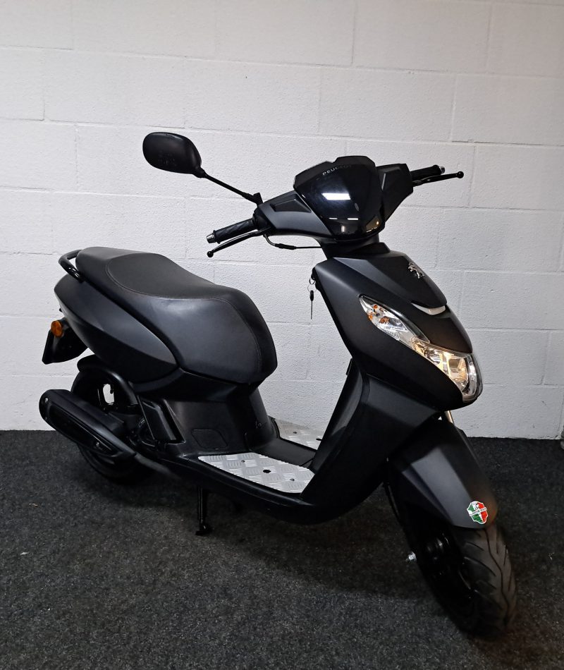 Peugeot Kisbee mat zwarte bromscooter - Afbeelding 7