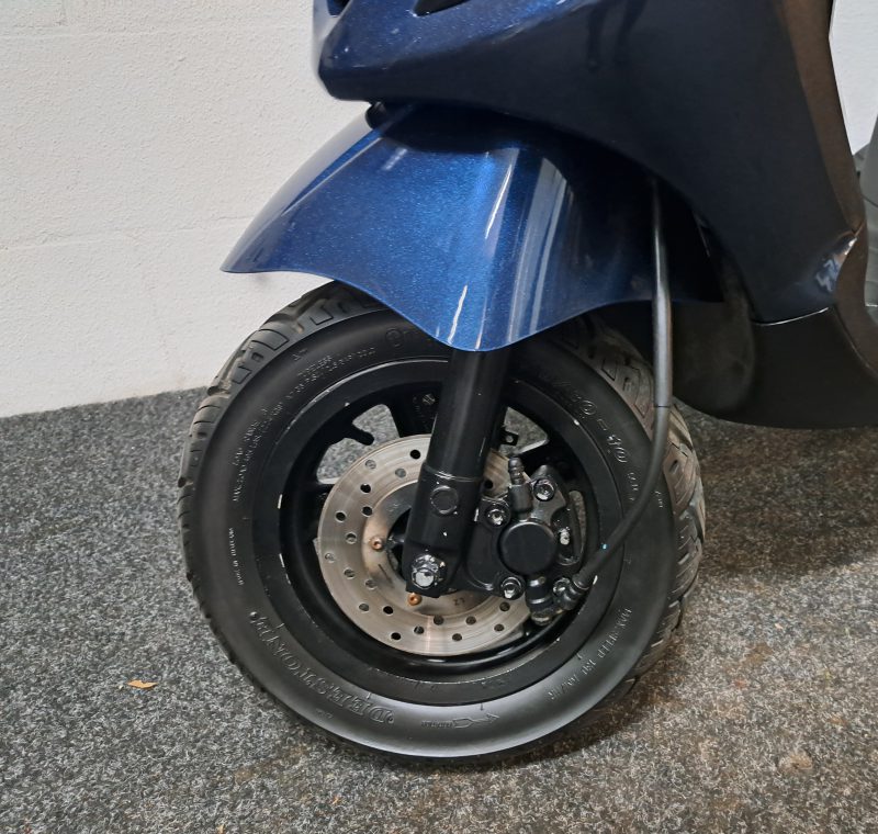 Blauwe Piaggio Zip bromscooter - Afbeelding 2