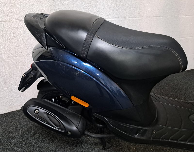 Blauwe Piaggio Zip bromscooter - Afbeelding 7