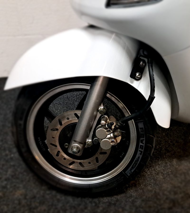 Witte Sym Fiddle II bromscooter - Afbeelding 5