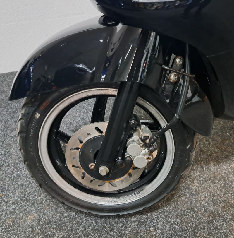 Zwarte Sym Fiddle II bromscooter - Afbeelding 2