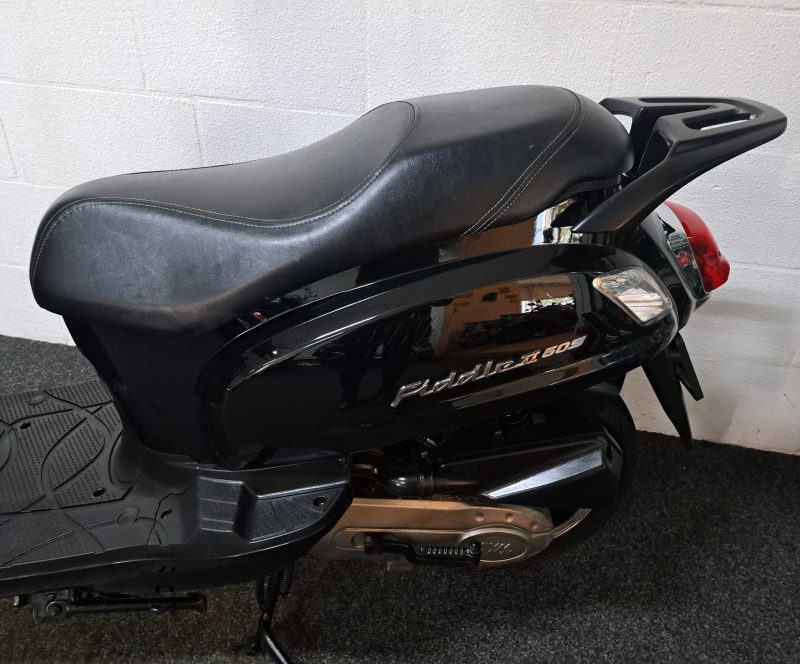 Zwarte Sym Fiddle II bromscooter - Afbeelding 3