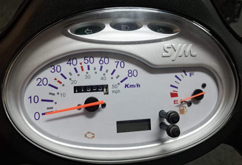 Zwarte Sym Fiddle II bromscooter - Afbeelding 5