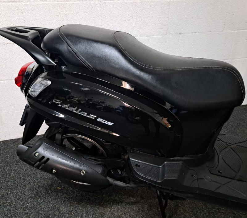 Zwarte Sym Fiddle II bromscooter - Afbeelding 9
