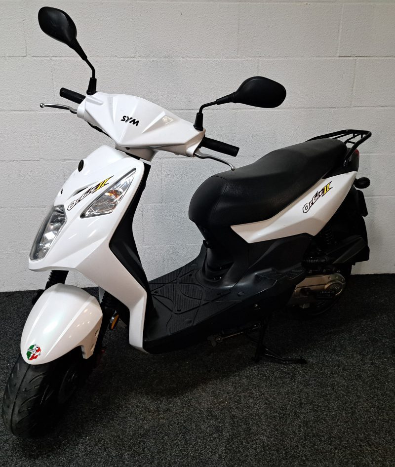 Sym Orbit II witte bromscooter