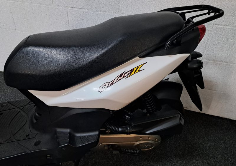 Sym Orbit II witte bromscooter - Afbeelding 3