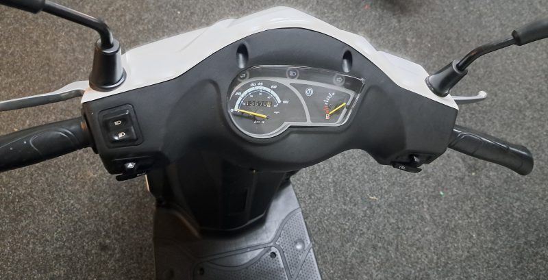 Sym Orbit II witte bromscooter - Afbeelding 4