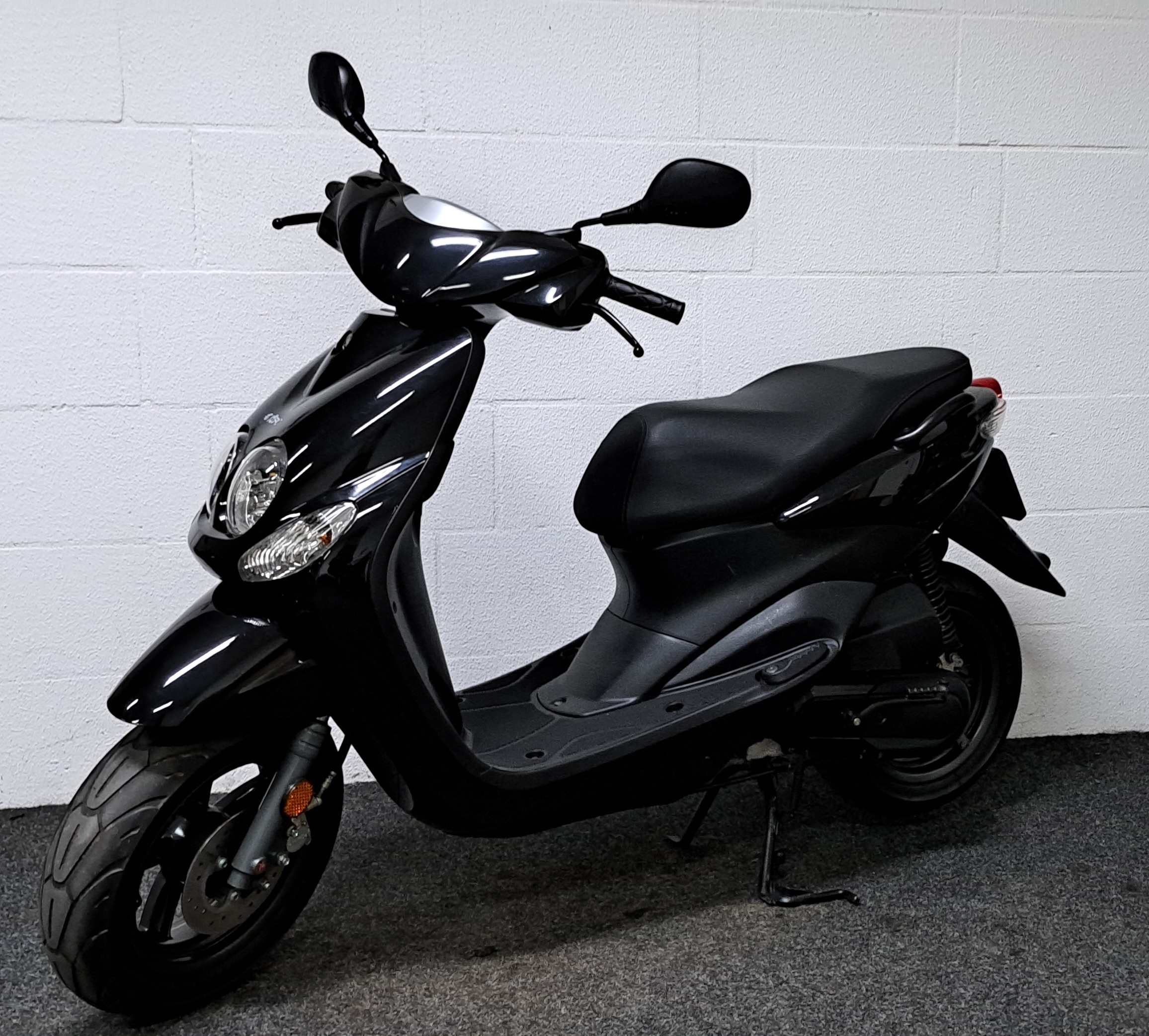 Yamaha Neo’s zwarte bromscooter