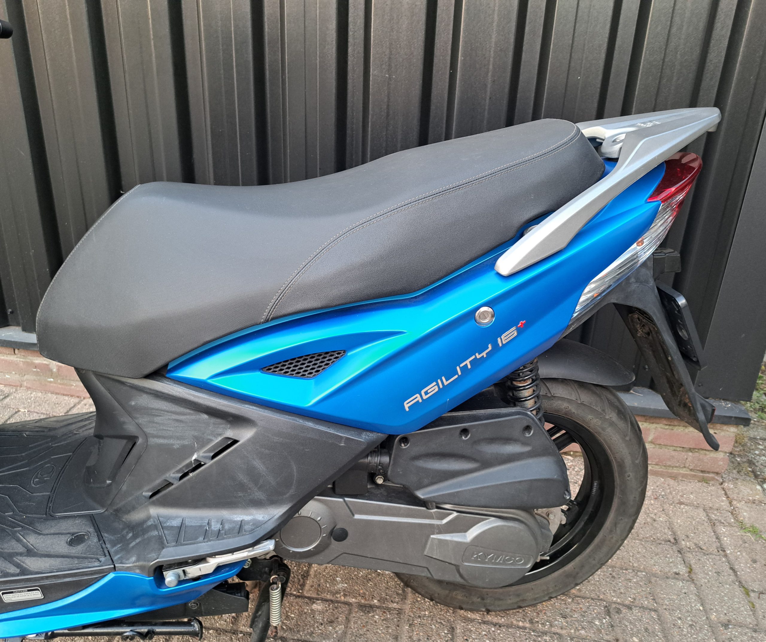 Blauwe Kymco Agility 16 bromscooter - Afbeelding 2