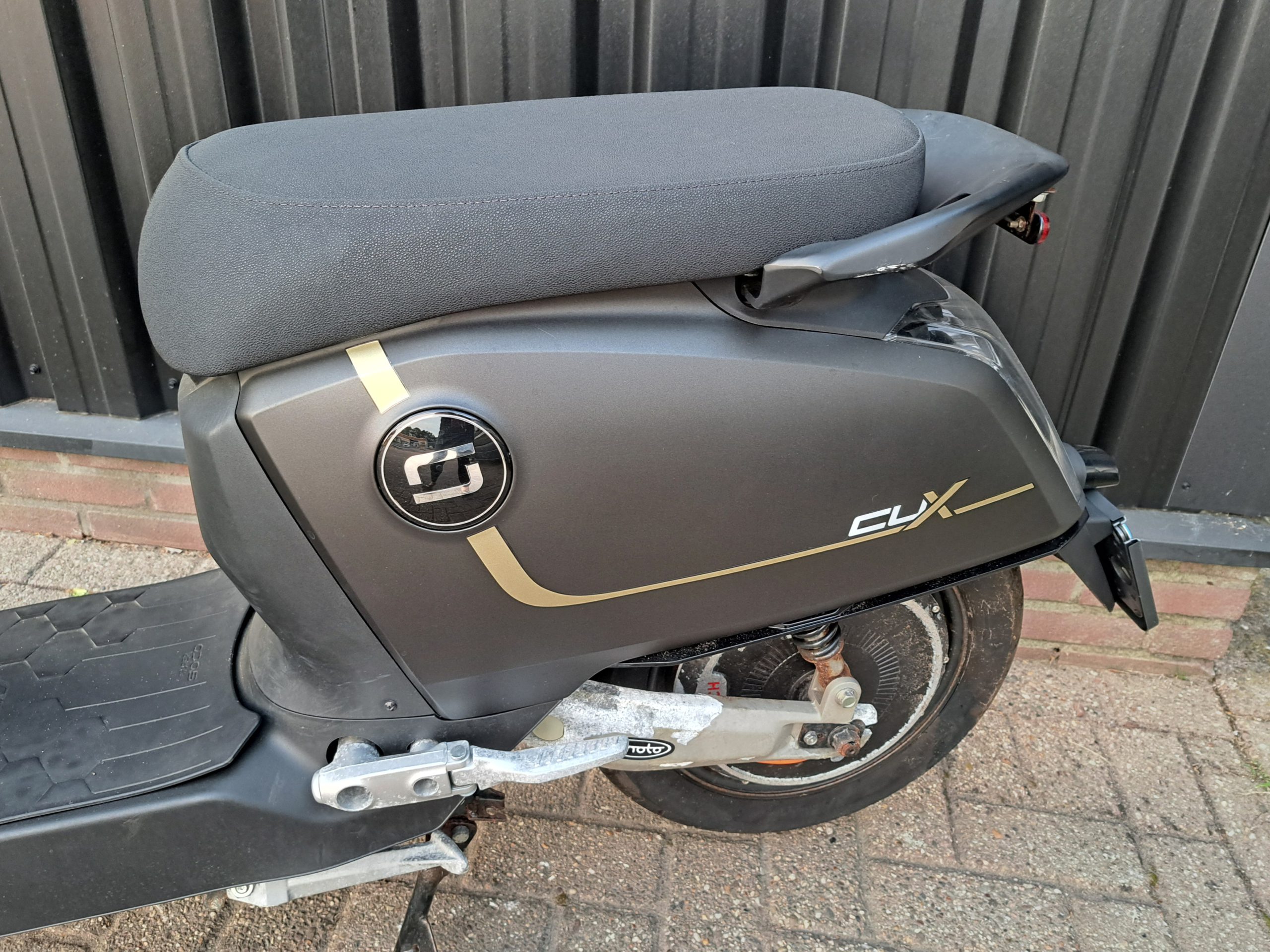 Super Soco Cux elektrische snorscooter Charcoal Grey - Afbeelding 3