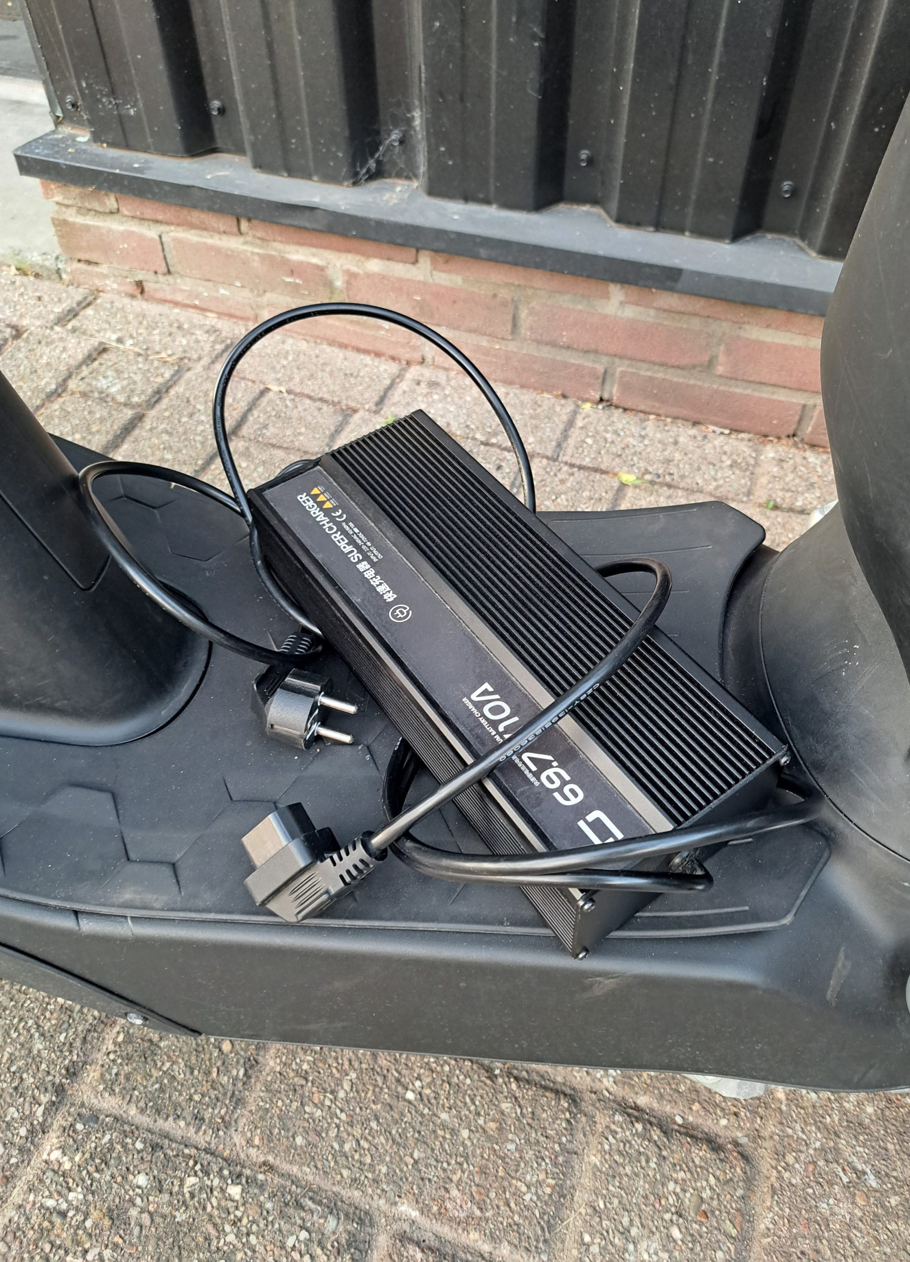 Super Soco Cux elektrische snorscooter Charcoal Grey - Afbeelding 4