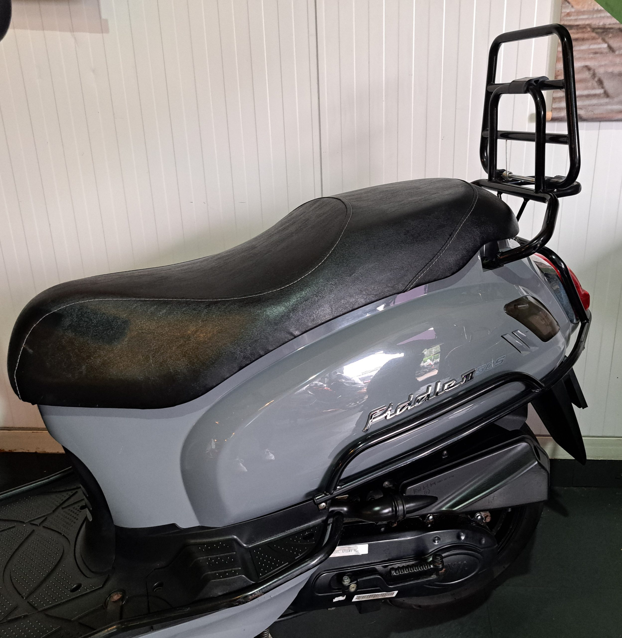 Sym Fiddle II snorscooter in de kleur Rich Grey - Afbeelding 2