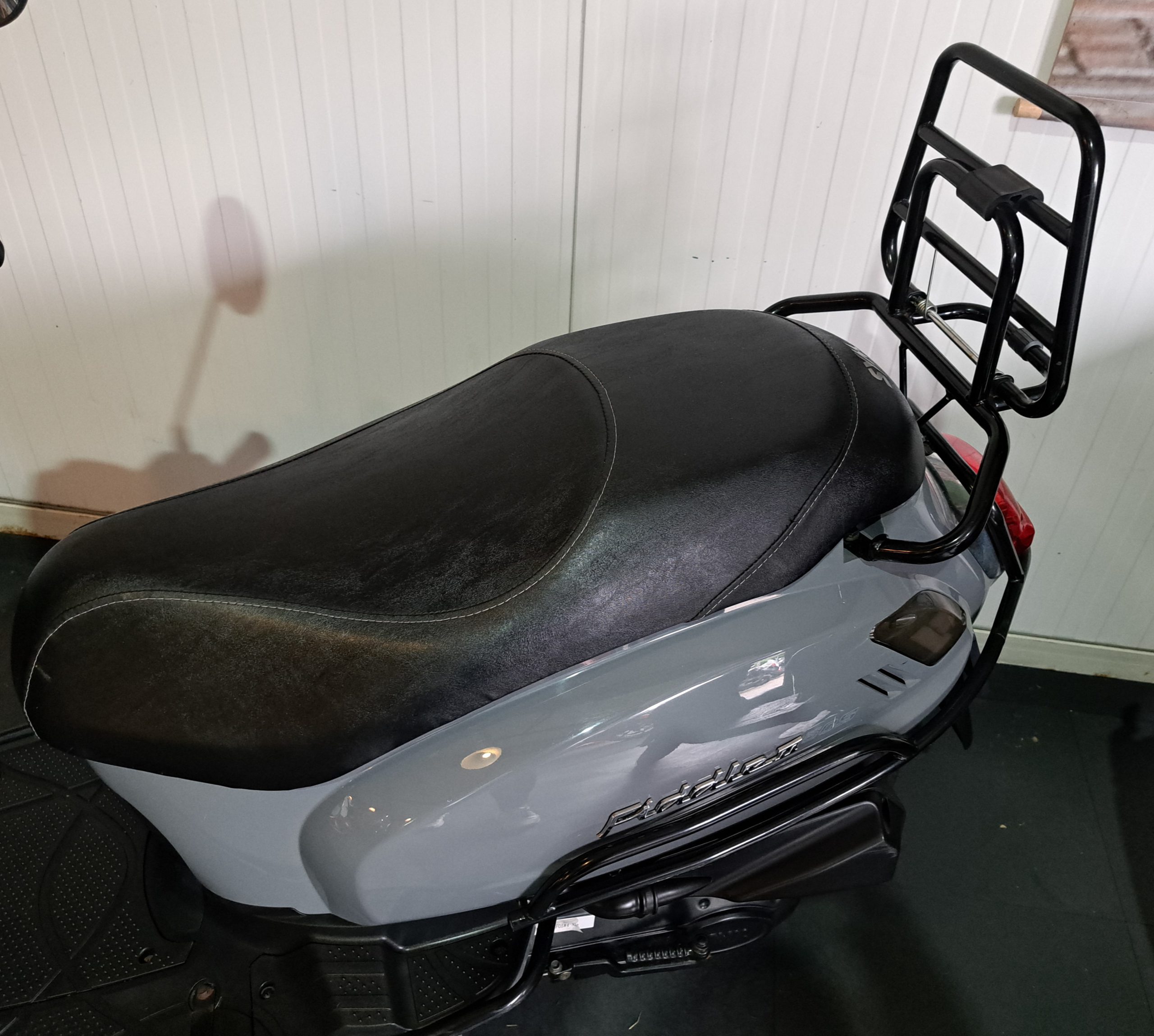 Sym Fiddle II snorscooter in de kleur Rich Grey - Afbeelding 4