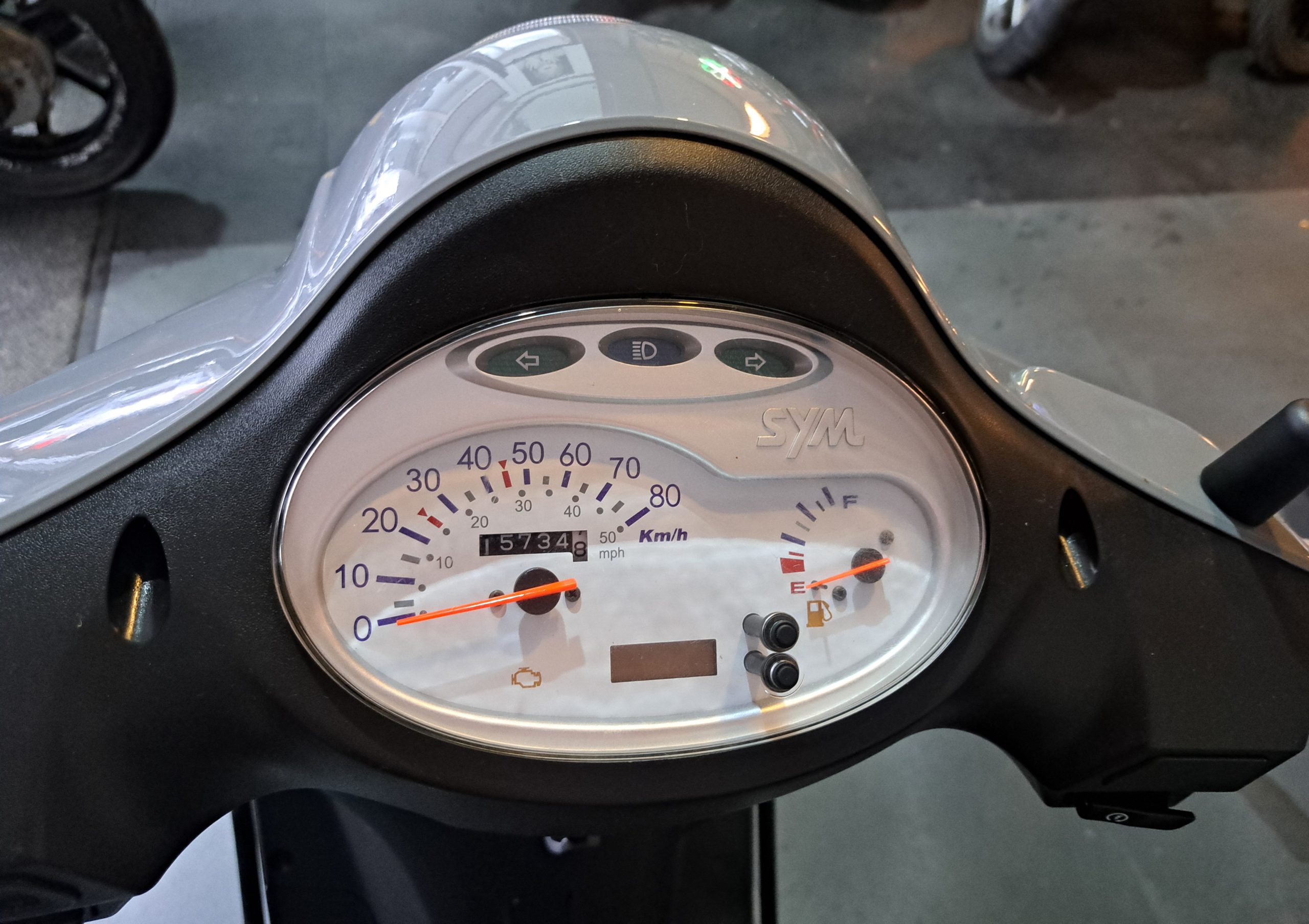 Sym Fiddle II snorscooter in de kleur Rich Grey - Afbeelding 6