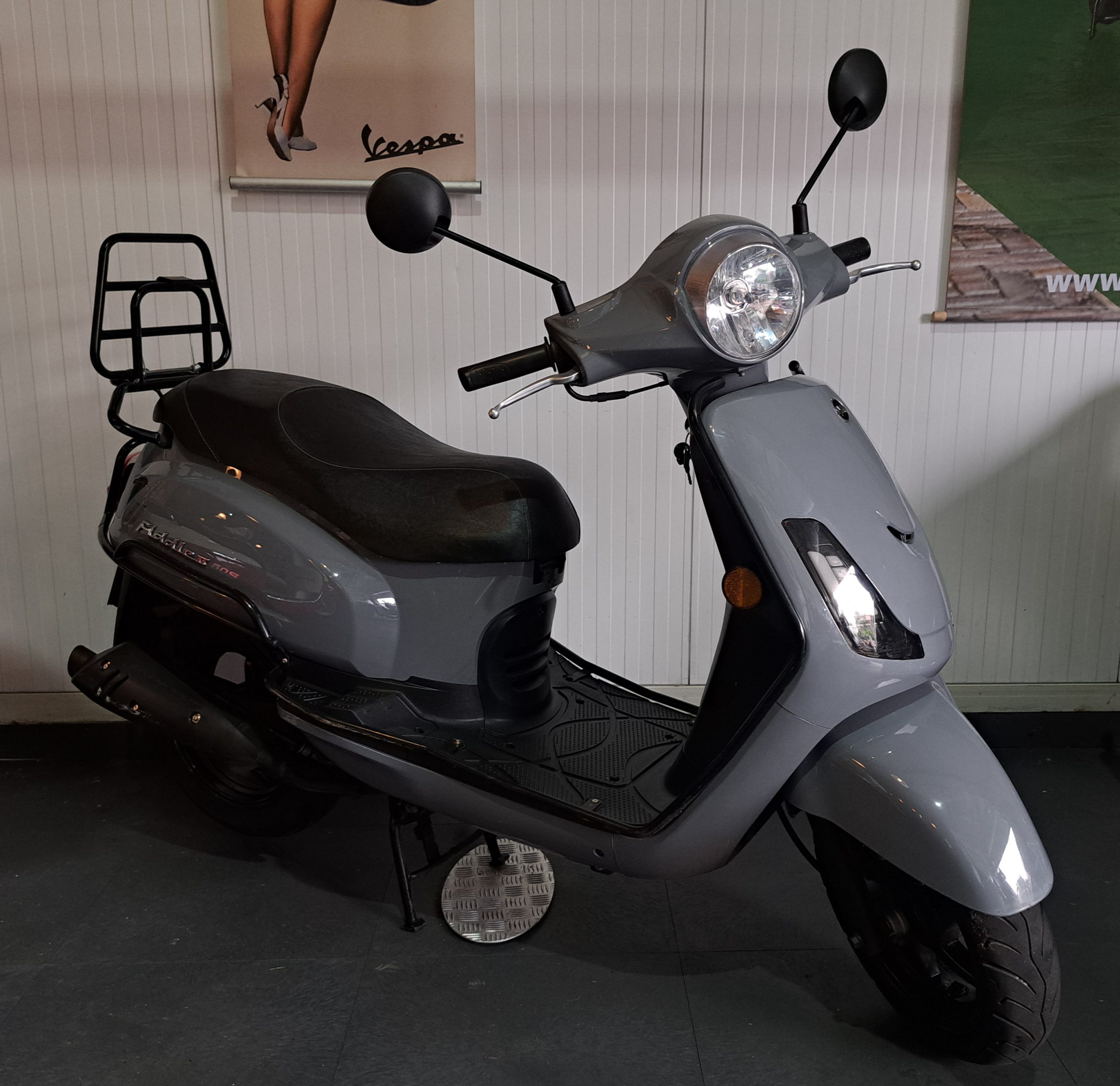 Sym Fiddle II snorscooter in de kleur Rich Grey - Afbeelding 9