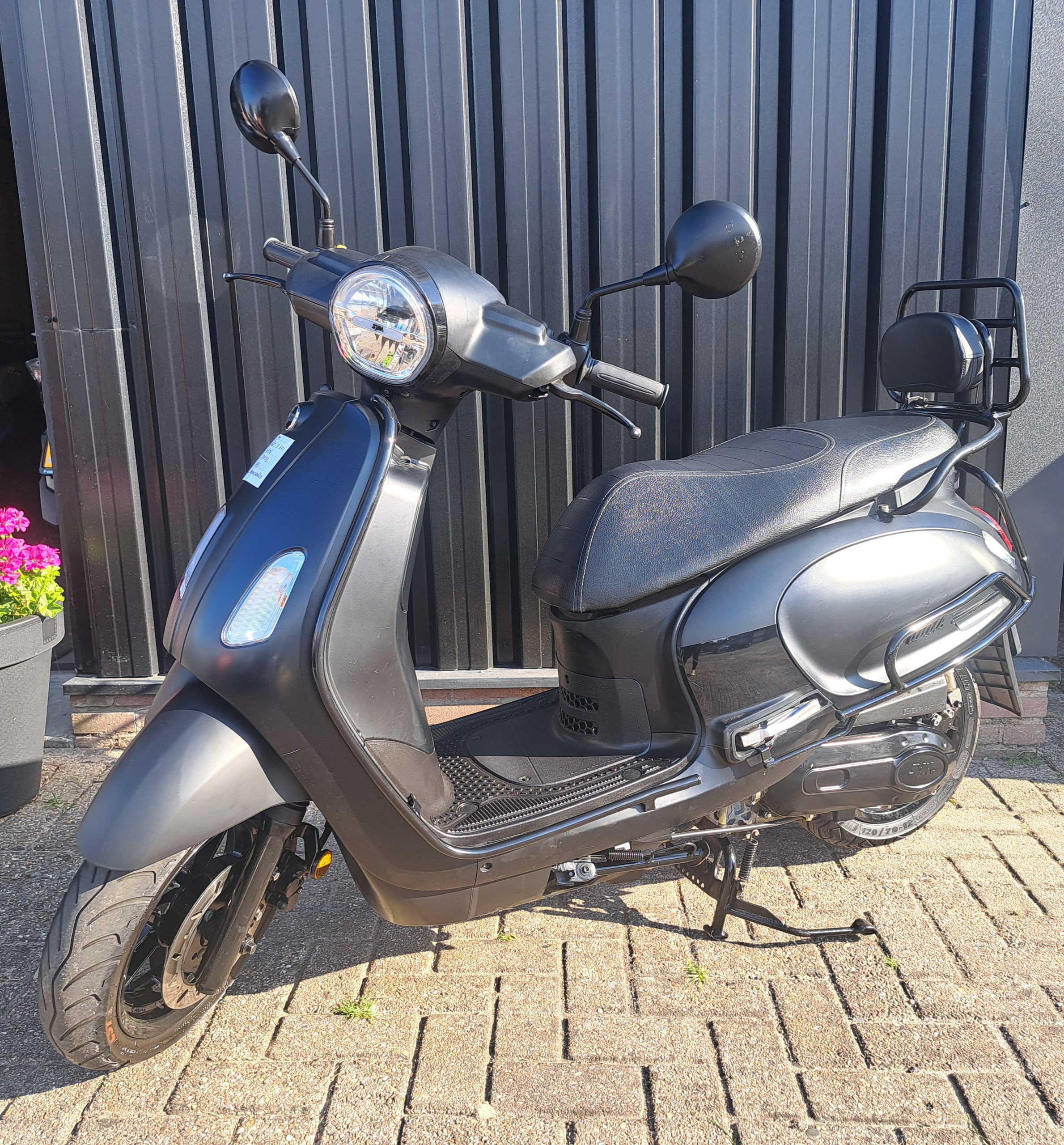 Sym Fiddle VI EFI bromscooter mat zwart